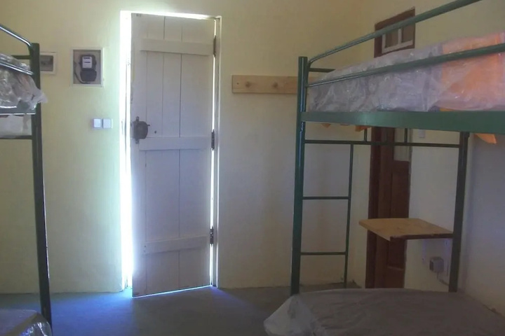 Room 2 of 10