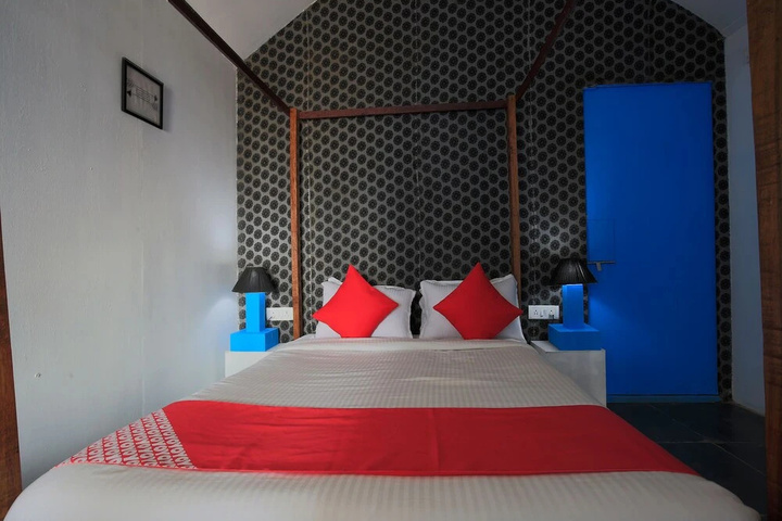 Room 4 of 10