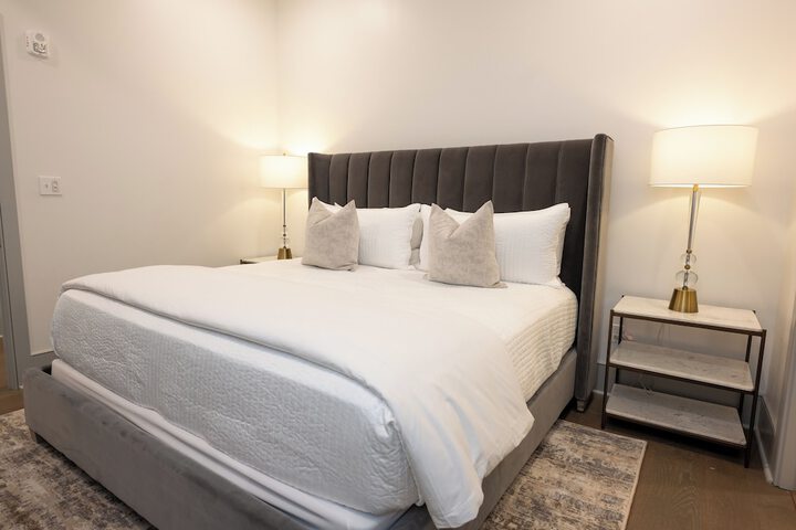 Room 105 of 371