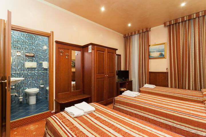 Room 6 of 63
