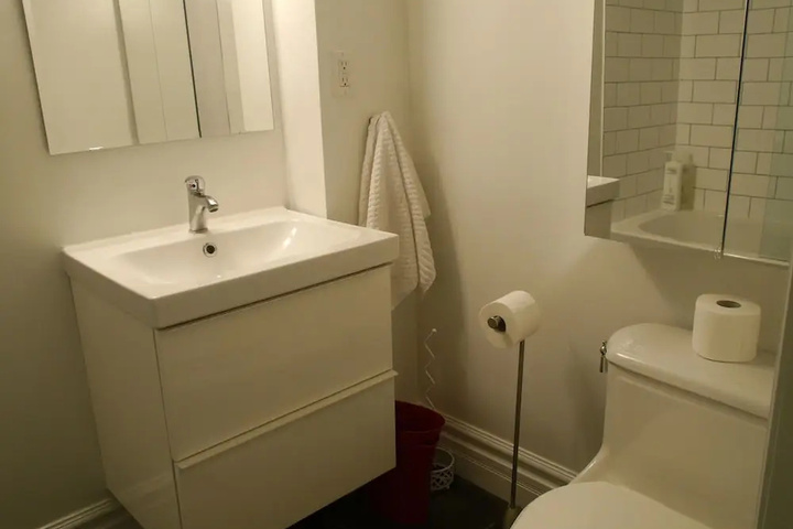 Room 8 of 18
