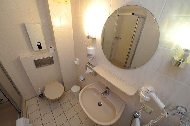 Room 18 of 36