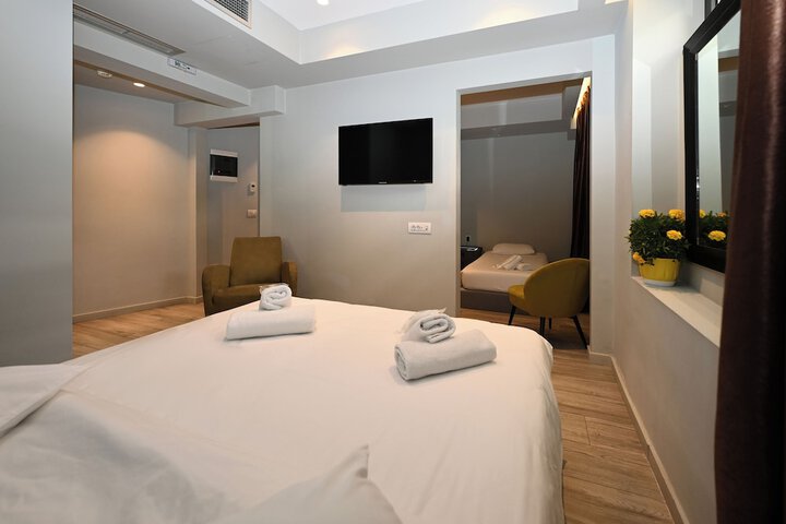 Room 73 of 200