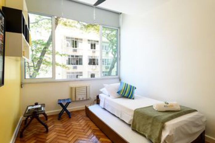 Room 10 of 38