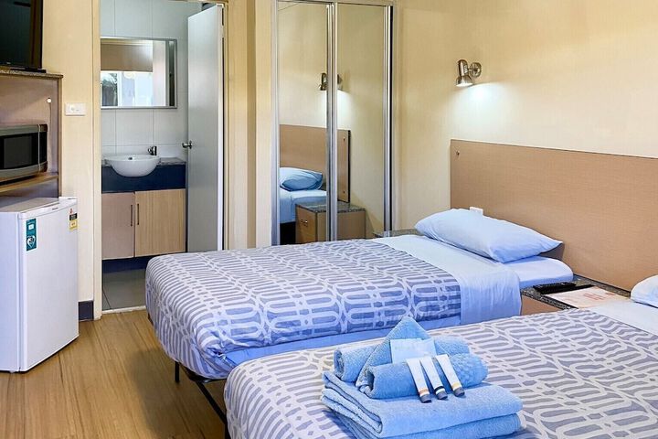 Room 5 of 32