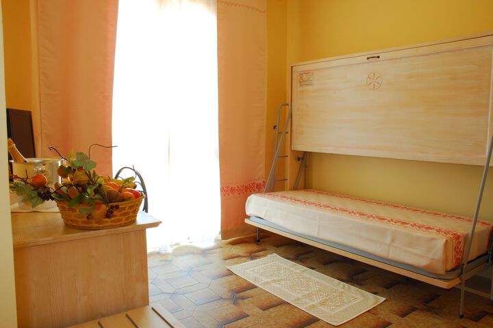 Room 13 of 160