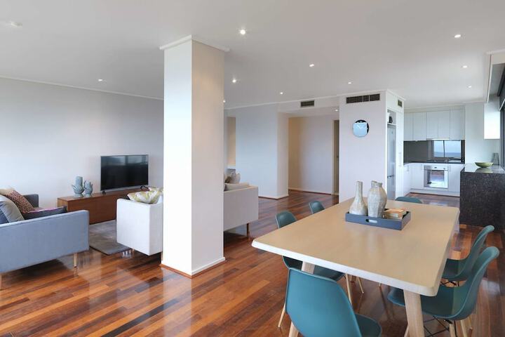 Room 6 of 7