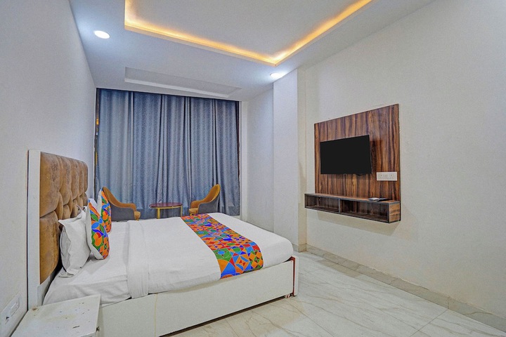 Room 12 of 26