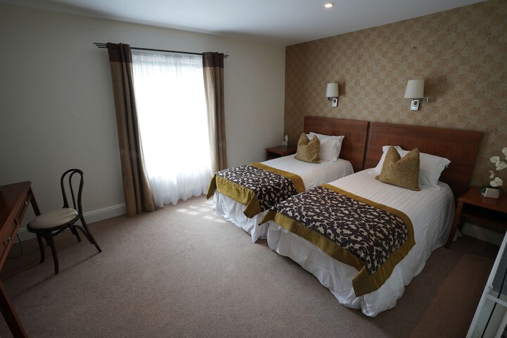 Room 2 of 11