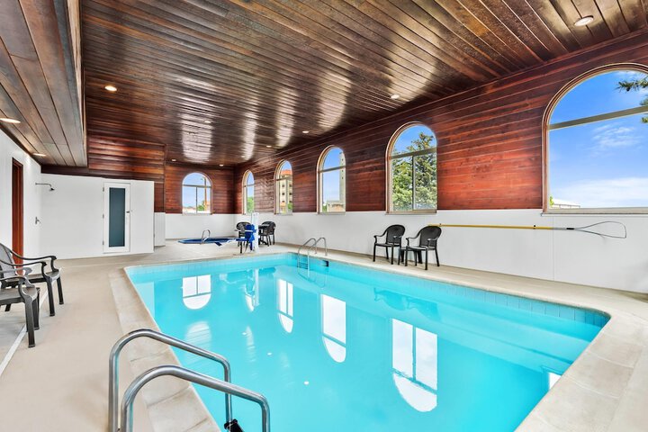Pool 32 of 40