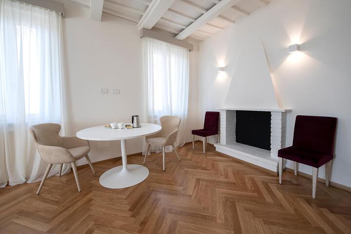 Room 3 of 10