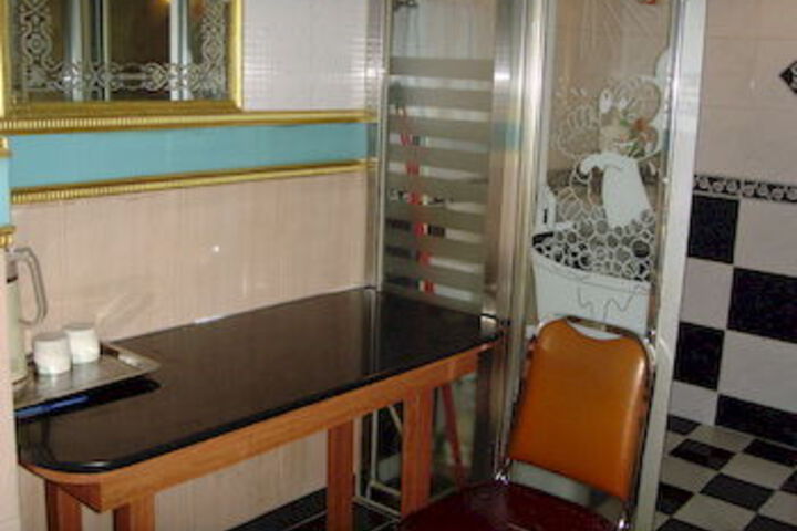 Room 14 of 18