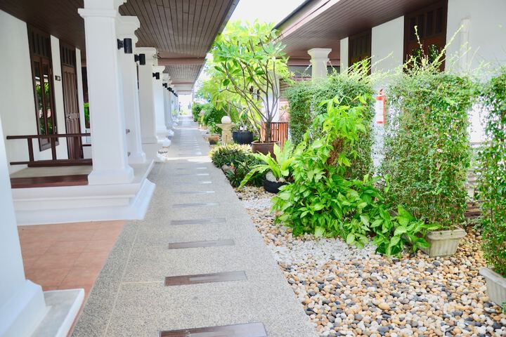 Hotel Exterior 80 of 81