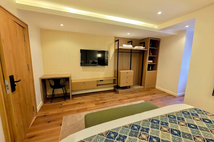 Room 32 of 72