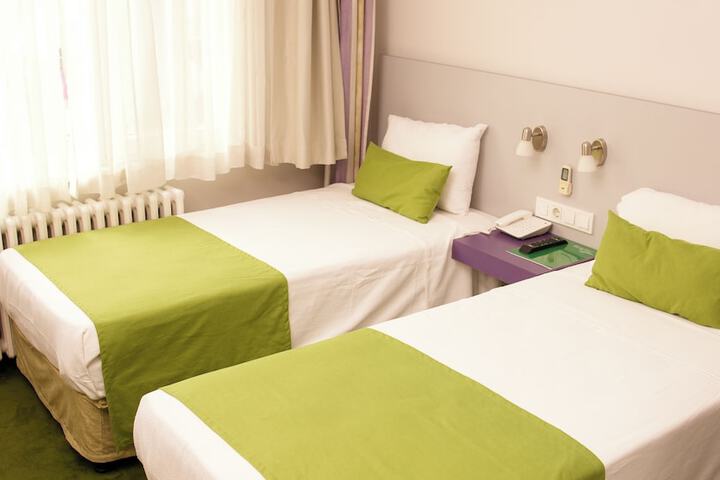 Room 10 of 27