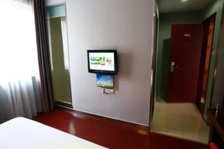 Room 11 of 15