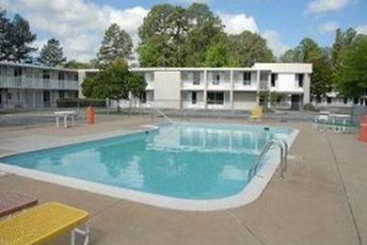 Image of Quarterpath Inn & Suites
