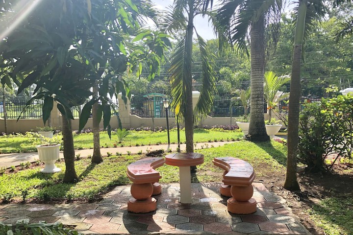 Property Grounds 18 of 32