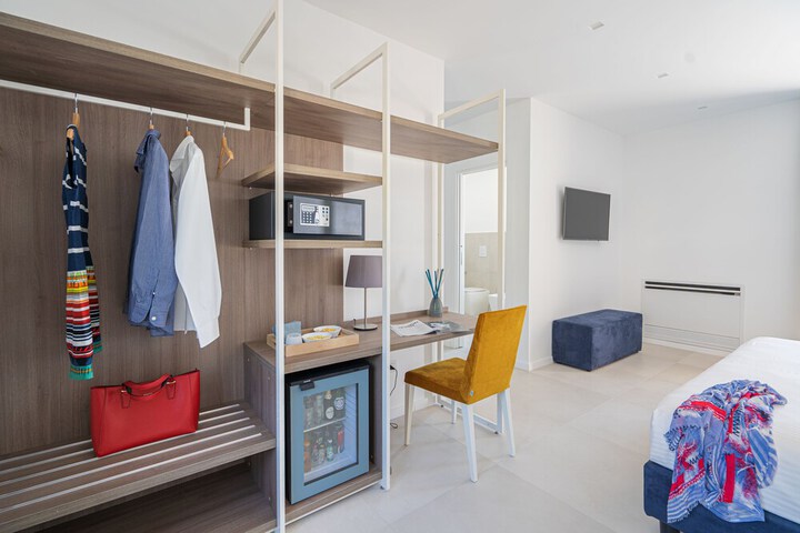 Room 10 of 31