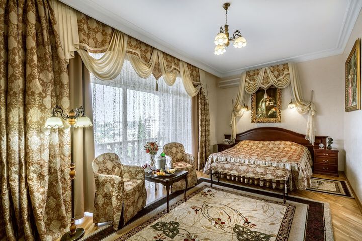 Room 4 of 66