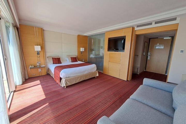 Room 12 of 39