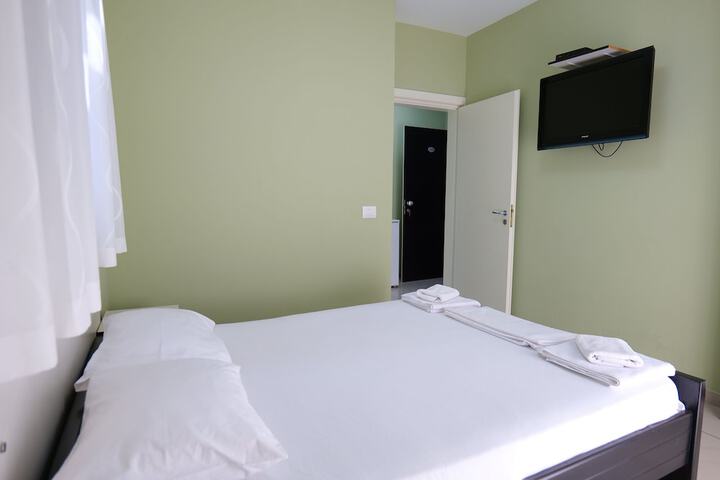 Room 19 of 108