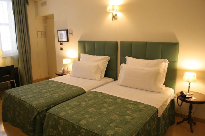 Room 12 of 94