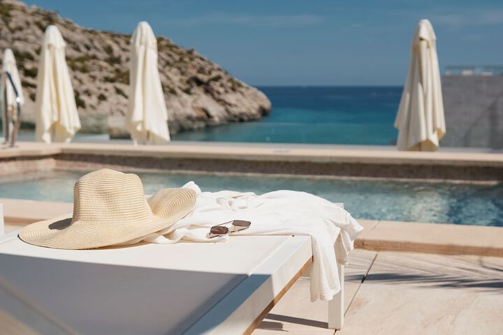 Hotel with Pool