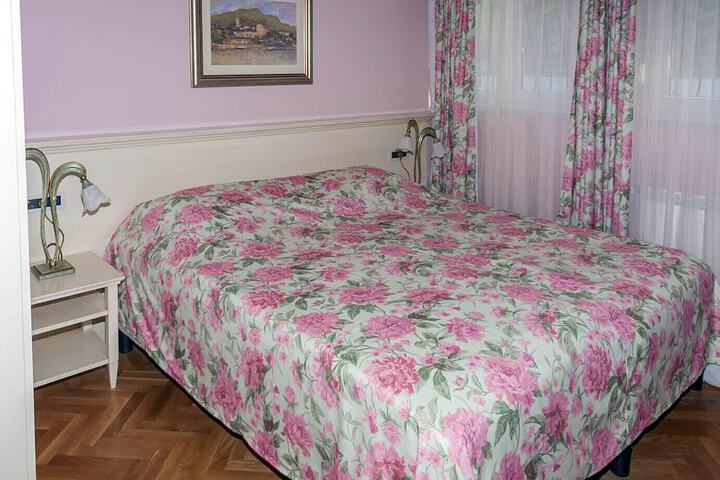 Room 9 of 67