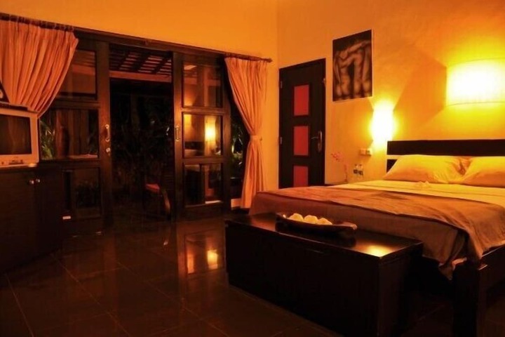 Room 12 of 37