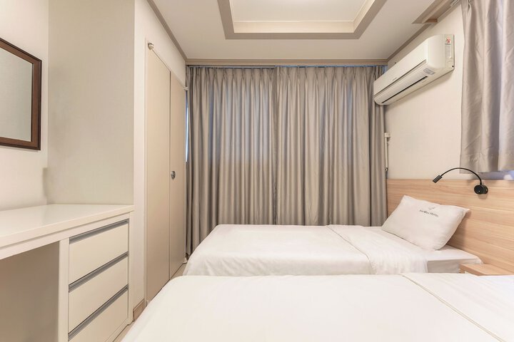 Room 48 of 66