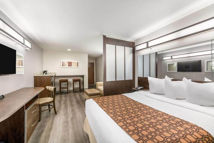 Room 32 of 51