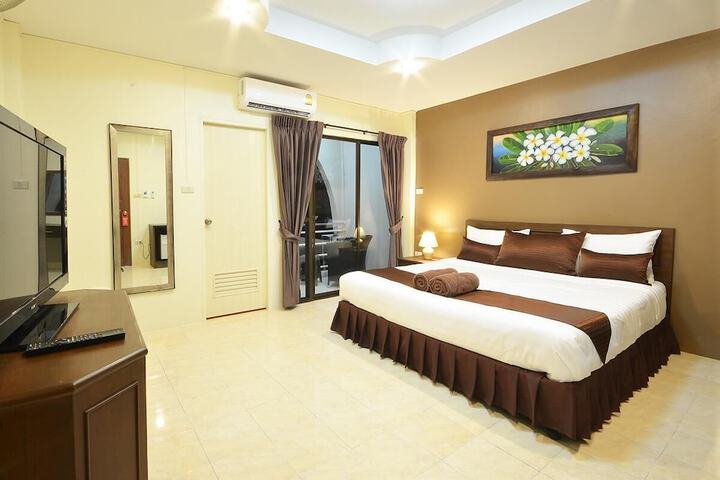 Room 6 of 11