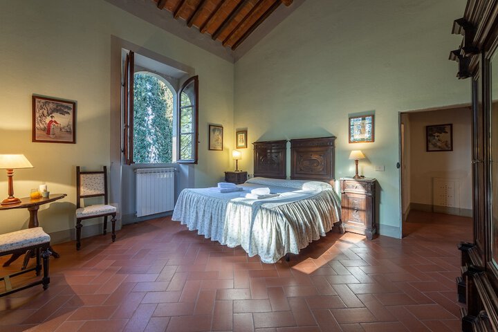 Room 16 of 196