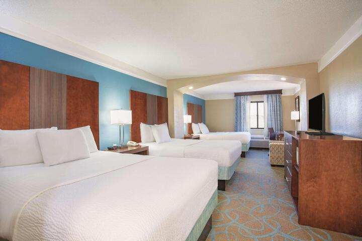 2 Queen Beds (4 of 10)