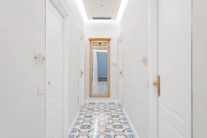 Ballroom/Hall 46 of 66