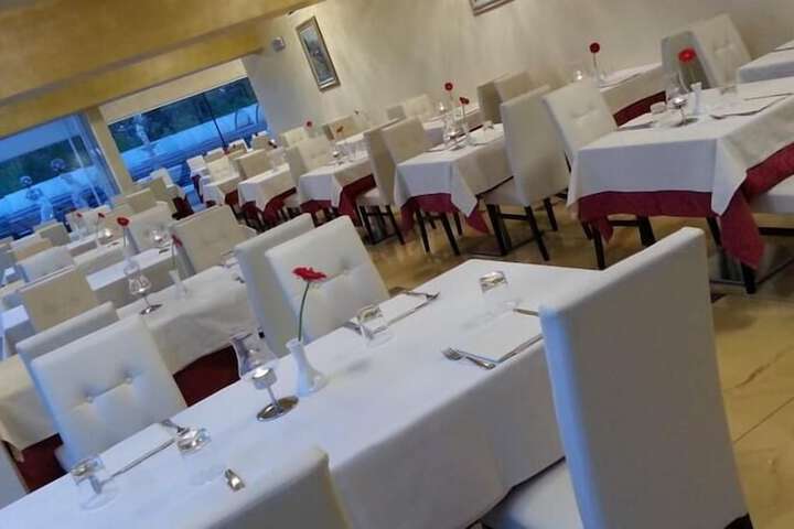 Dining 49 of 57