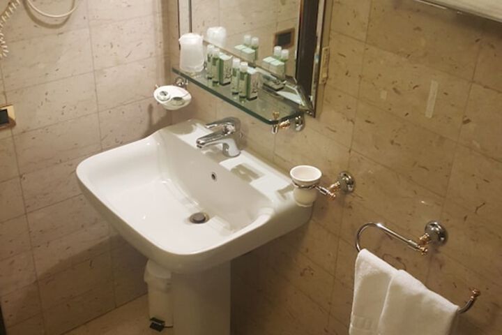 Room 27 of 45