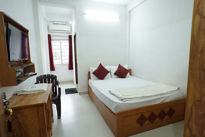 Room 10 of 28