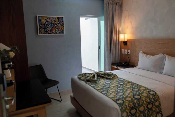 Room 16 of 33