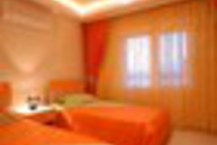 Room 14 of 96