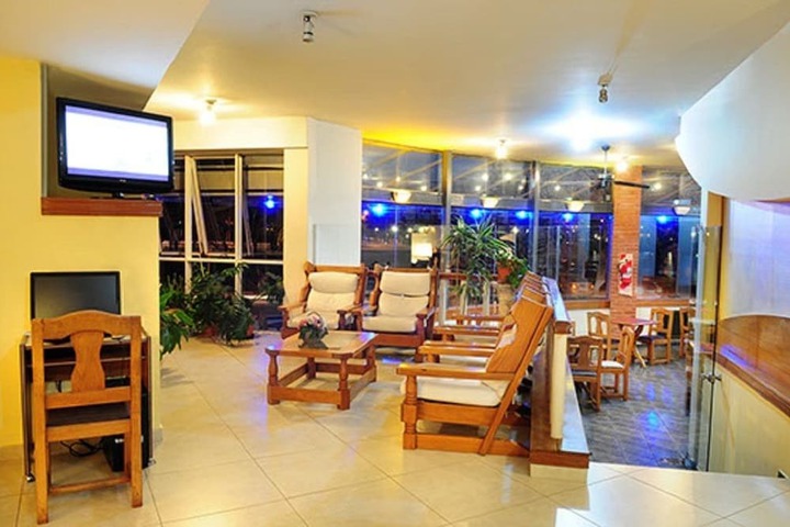 Entrance & Lobby