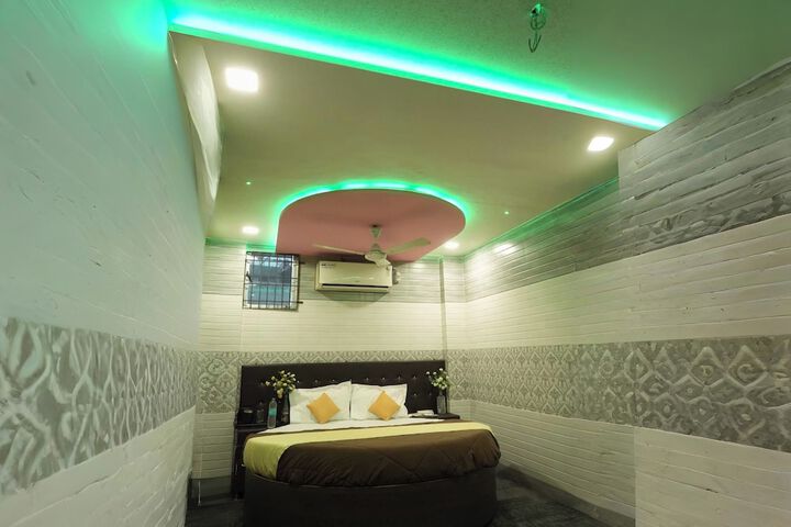 Room 15 of 35