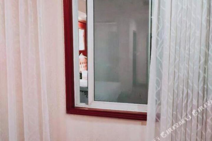 Yijia Hotel (Pengzhou West Street)