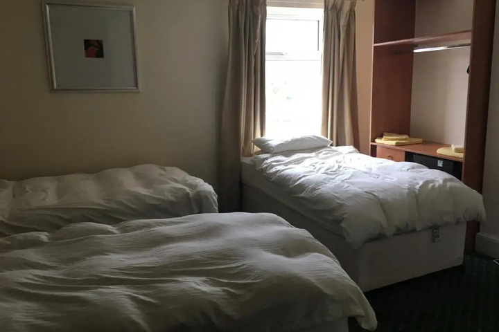 Room 5 of 12