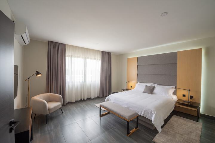 Room 7 of 18