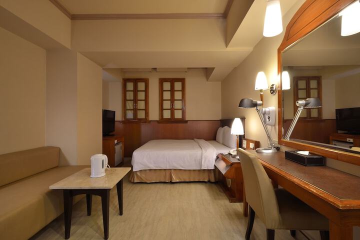 Room 4 of 41