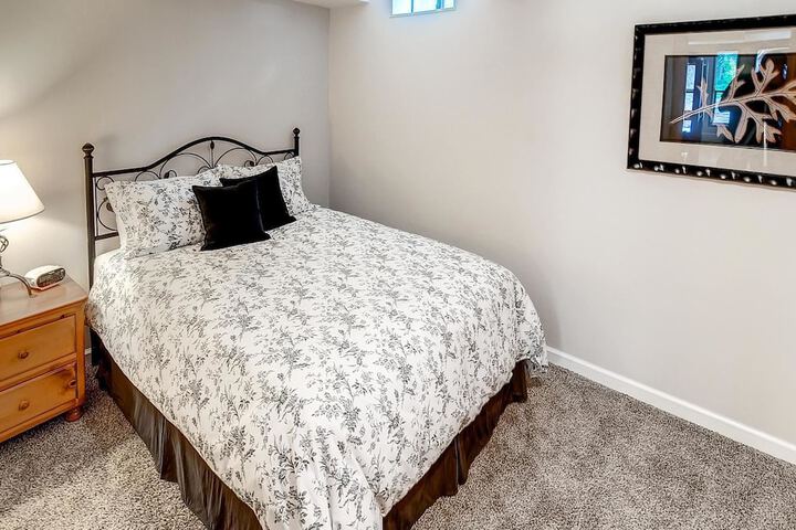 Room 2 of 39