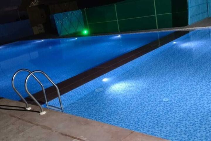 Pool 15 of 23