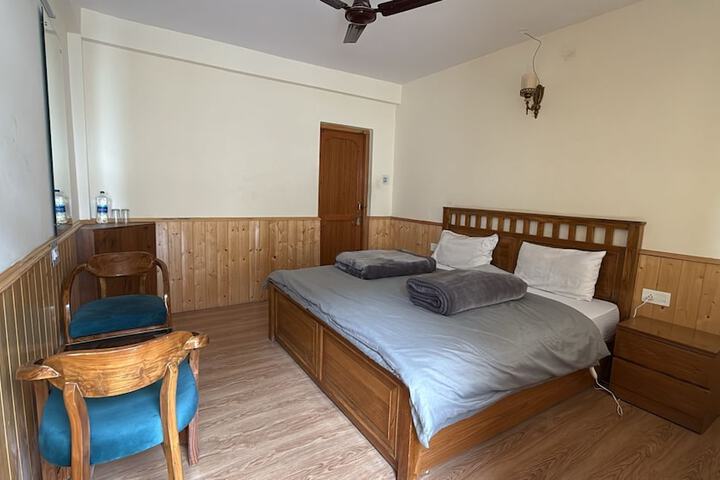 Room 6 of 11